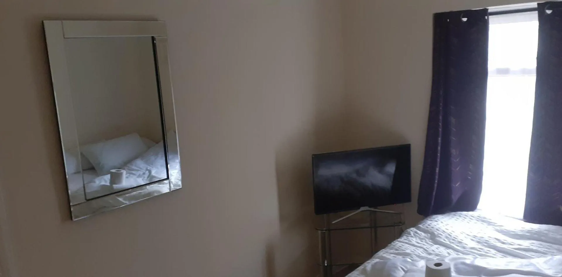 Tonyhomes Dagenham 0*,  United Kingdom